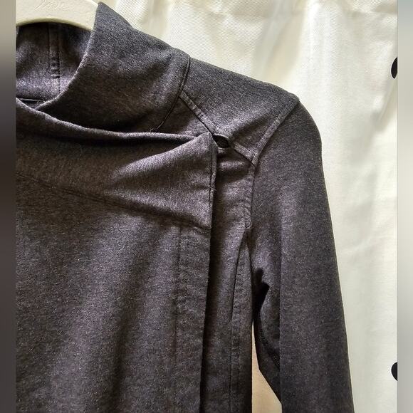 Lululemon Coast Easy Wrap dark grey heathered button jacket size 4 - Picture 8 of 8